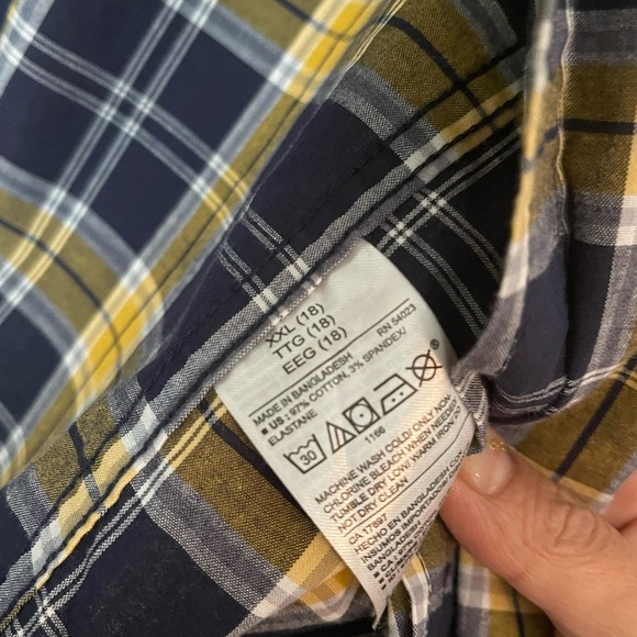 Old Navy button down checkered shirt. Short sleeve size 18 boys XXL - Picture 3 of 4